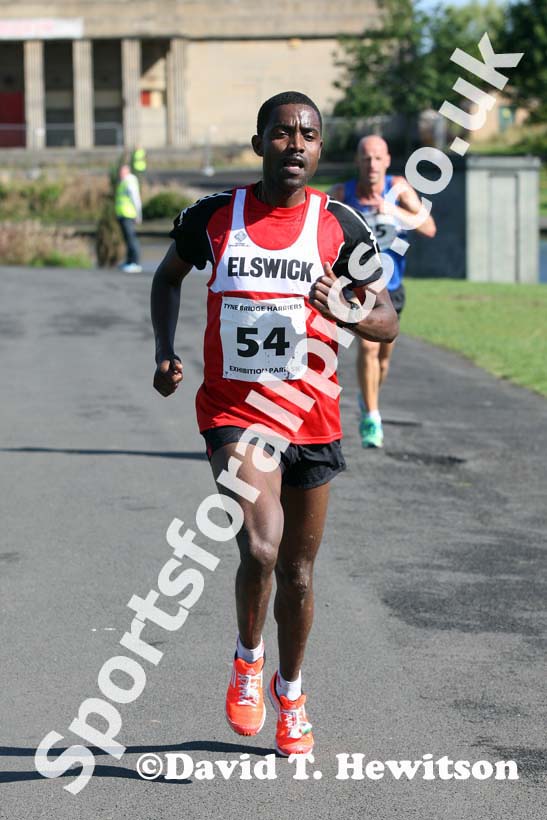 Tadele Geremew (Elswick)  wins the Tyne Bridge Harriers Exhibition Park 5k, Newcastle.